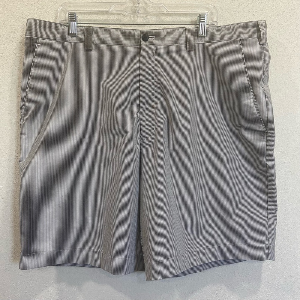 Cutter & Buck Men's Striped Golf,‎ Walking, Vacation Drytec Shorts Gray Size 40